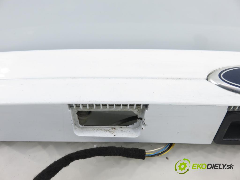 FORD FIESTA VI Van HB 2010 51,00 1.4 TDCi - KVJA 1399,00 zadní část - čelo dveří kufr 8A61A43404BHW