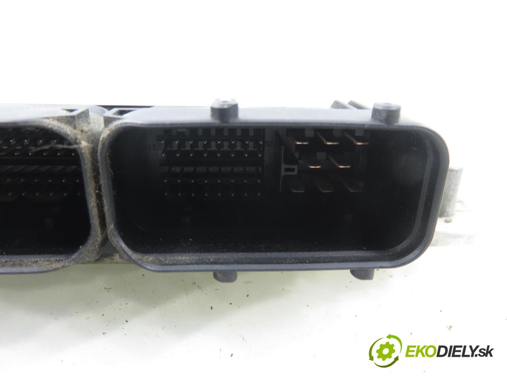 VW GOLF IV (1J1) HB 2001 66,00 1.9 TDI 90 - ALH 1896,00 řídící jednotka motora 038906012M ; 0281001979