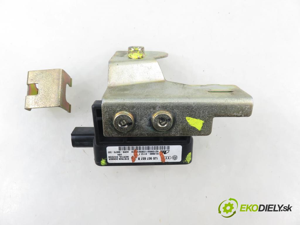 VW GOLF IV (1J1) HB 2001 66,00 1.9 TDI 90 - ALH 1896,00 Snímač ESP 1J0907657B ; 10098001121