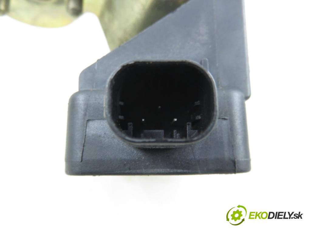 VW GOLF IV (1J1) HB 2001 66,00 1.9 TDI 90 - ALH 1896,00 Snímač ESP 1J0907657B ; 10098001121