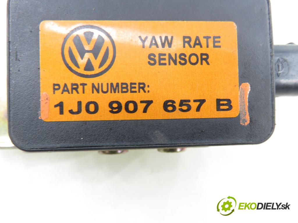 VW GOLF IV (1J1) HB 2001 66,00 1.9 TDI 90 - ALH 1896,00 Snímač ESP 1J0907657B ; 10098001121