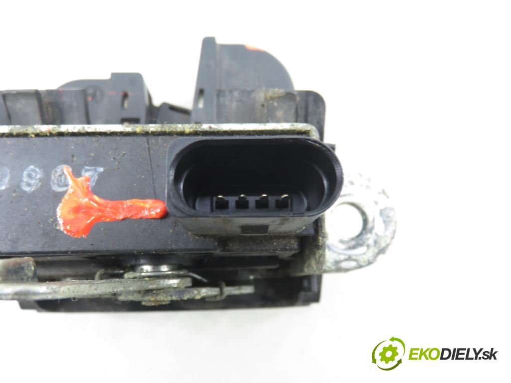 SEAT LEON (1P1) HB 2007 77,00 1.9 TDI - BLS 1896,00 zámok dveří kufr EL. 1P0827505A