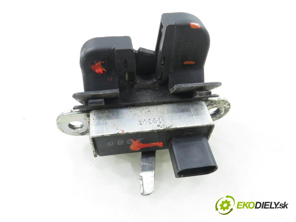 SEAT LEON (1P1) HB 2007 77,00 1.9 TDI - BLS 1896,00 zámok dveří kufr EL. 1P0827505A