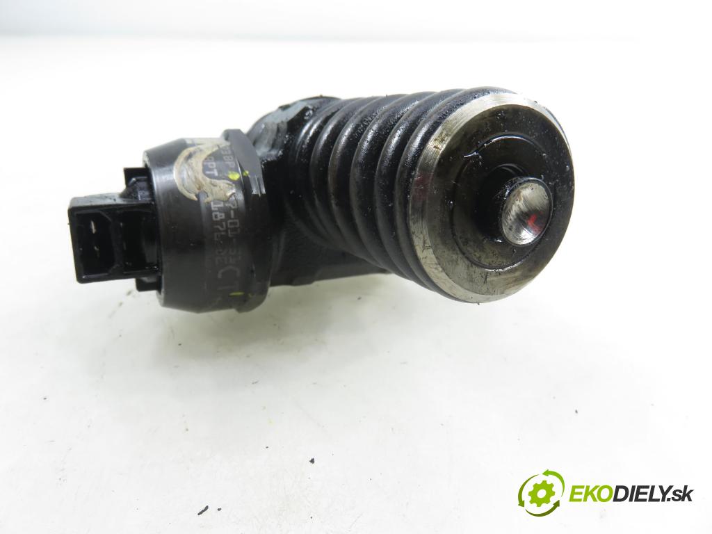 SKODA ROOMSTER (5J) HB 2008 59,00 1.4 TDI - BMS 1422,00 vstříkovač 038130073BP ; 0414720314 (Vstřikovač paliva)