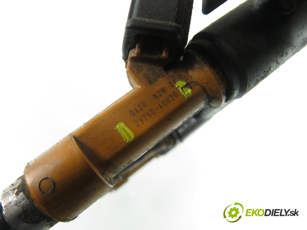 TOYOTA YARIS (_P9_) HB 2006 51,00 1.0 VVT-i (KSP90_) - 1KR-FE 998,00 lišta vstřikovací 2325040020 (Vstřikovací lišta)