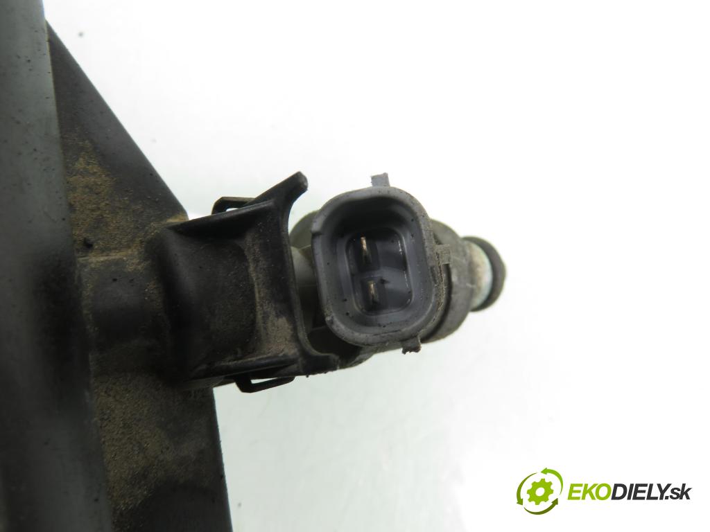 SKODA OCTAVIA II (1Z3) LIFTBACK 2012 75,00 1.6 - BSE 1595,00 lišta vstřikovací 06A906031BT ; 06A133317AS (Vstřikovací lišta)