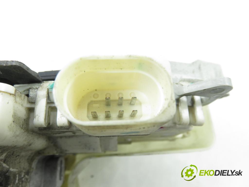 AUDI Q5 (8R) SUV 2010 176,00 3.0 TDI quattro - CCWA 2967,00 zámok 8J1837015C