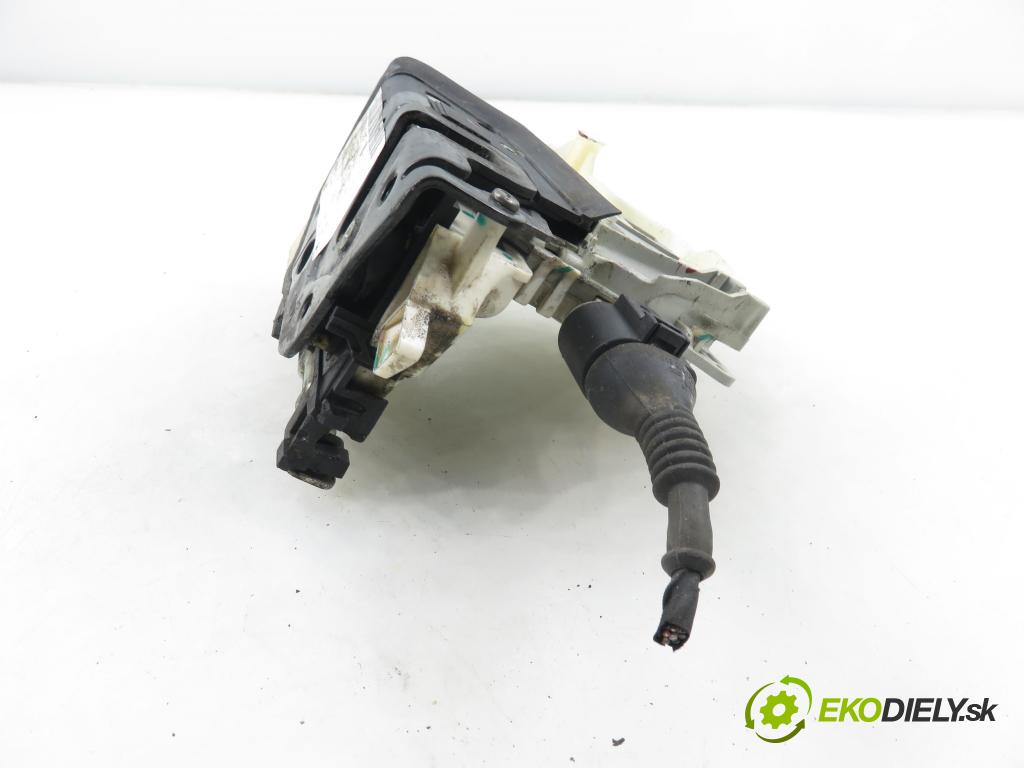 AUDI Q5 (8R) SUV 2010 176,00 3.0 TDI quattro - CCWA 2967,00 zámok 8J1837015C