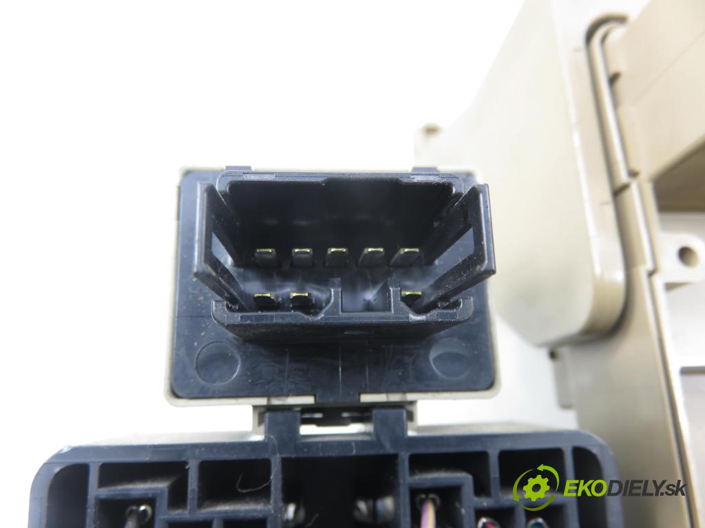 SUBARU LEGACY IV Kombi (BP) KOMBI 2007 121,00 2.0 16V DOHC AWD (BP5) - EJ204 EJ20F BiFuel 1994,00 Skrinka POJISTKY: 82201AG040