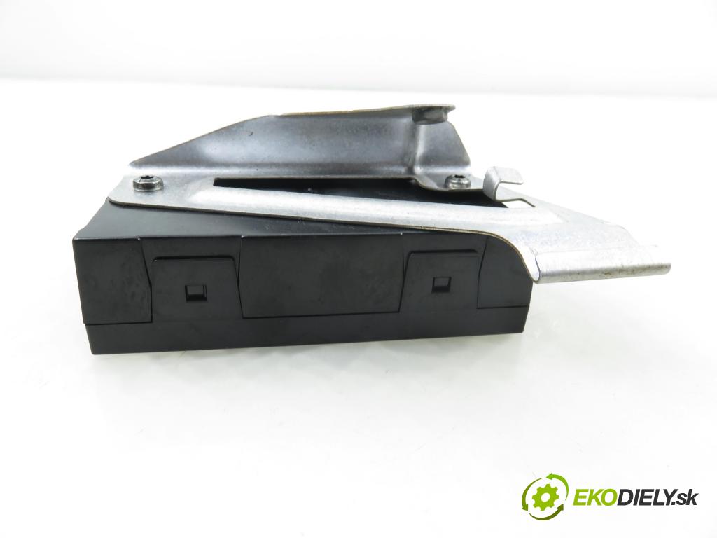 VW GOLF IV Variant (1J5) KOMBI 2002 74,00 1.9 TDI PD 101 - AXR 1896,00 MODUL komfortu 1C0959799B