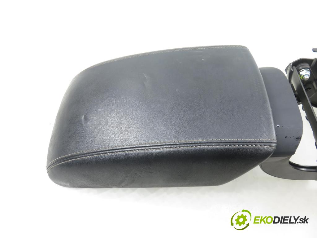 AUDI Q5 (8R) SUV 2010 176,00 3.0 TDI quattro - CCWA 2967,00 Lakťová opierka 8R0864283A