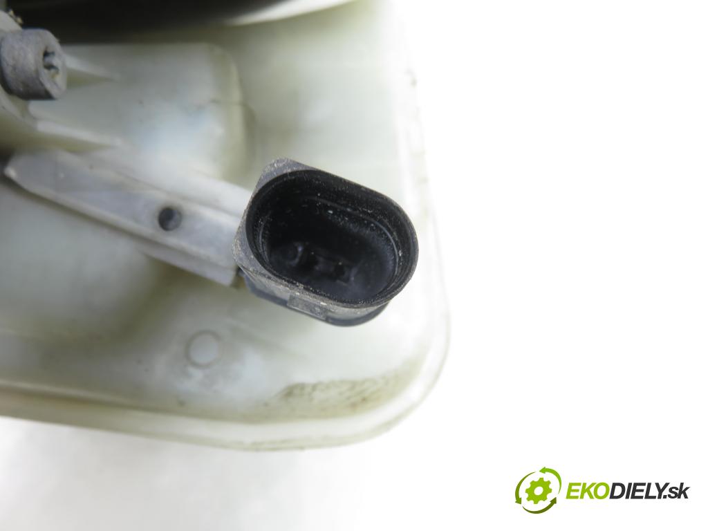 AUDI A4 (8E2, B6) SEDAN 2003 132,00 2.5 TDI V6 180 quattro - AKE 2496,00 posilovač 8E0612105M (Servočerpadlo)