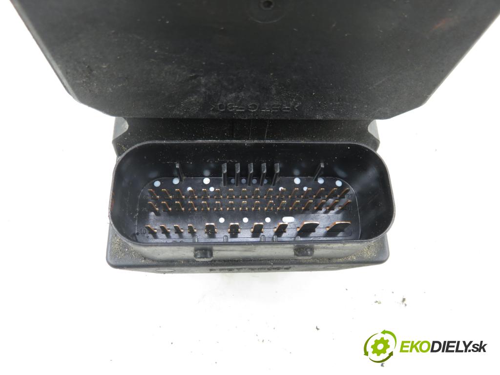 AUDI A4 (8E2, B6) SEDAN 2003 132,00 2.5 TDI V6 180 quattro - AKE 2496,00 pumpa ABS 0265950012 (Pumpa ABS)