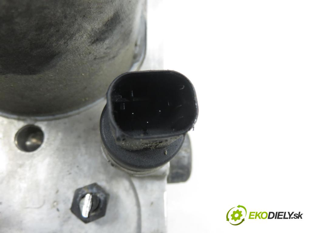 AUDI A4 (8E2, B6) SEDAN 2003 132,00 2.5 TDI V6 180 quattro - AKE 2496,00 pumpa ABS 0265950012 (Pumpa ABS)