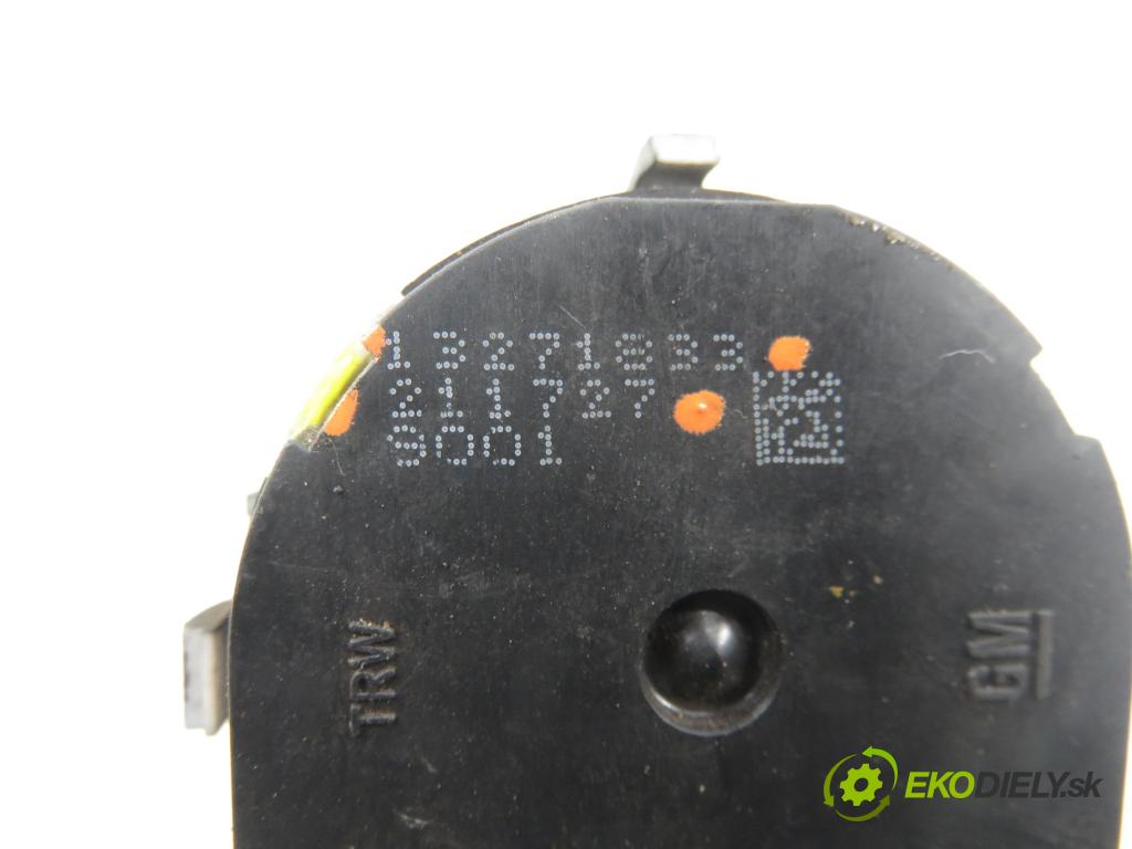 OPEL INSIGNIA A sedan (G09) SEDAN 2008 118,00 2.0 CDTI 160 - A 20 DTH 1956,00 přepínač zpětných zrcátek 13271833 ; 211727