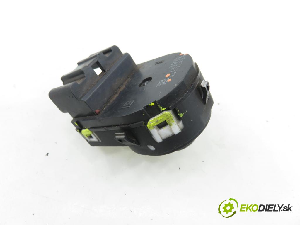 OPEL INSIGNIA A sedan (G09) SEDAN 2008 118,00 2.0 CDTI 160 - A 20 DTH 1956,00 přepínač zpětných zrcátek 13271833 ; 211727