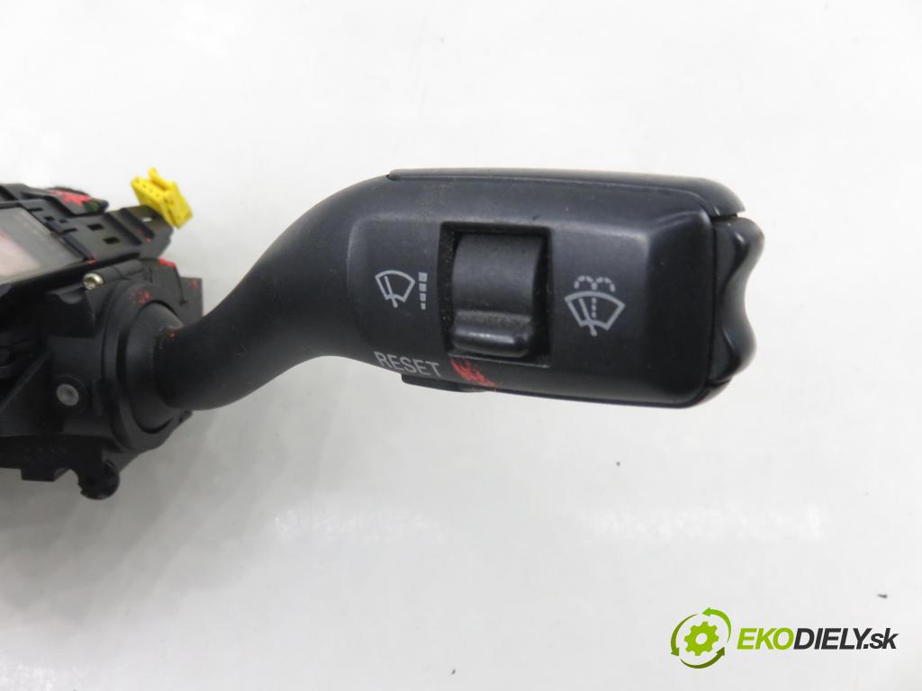AUDI A4 (8E2, B6) SEDAN 2003 132,00 2.5 TDI V6 180 quattro - AKE 2496,00 páčka/prepínač 8E0953549N ; 8E9953541D