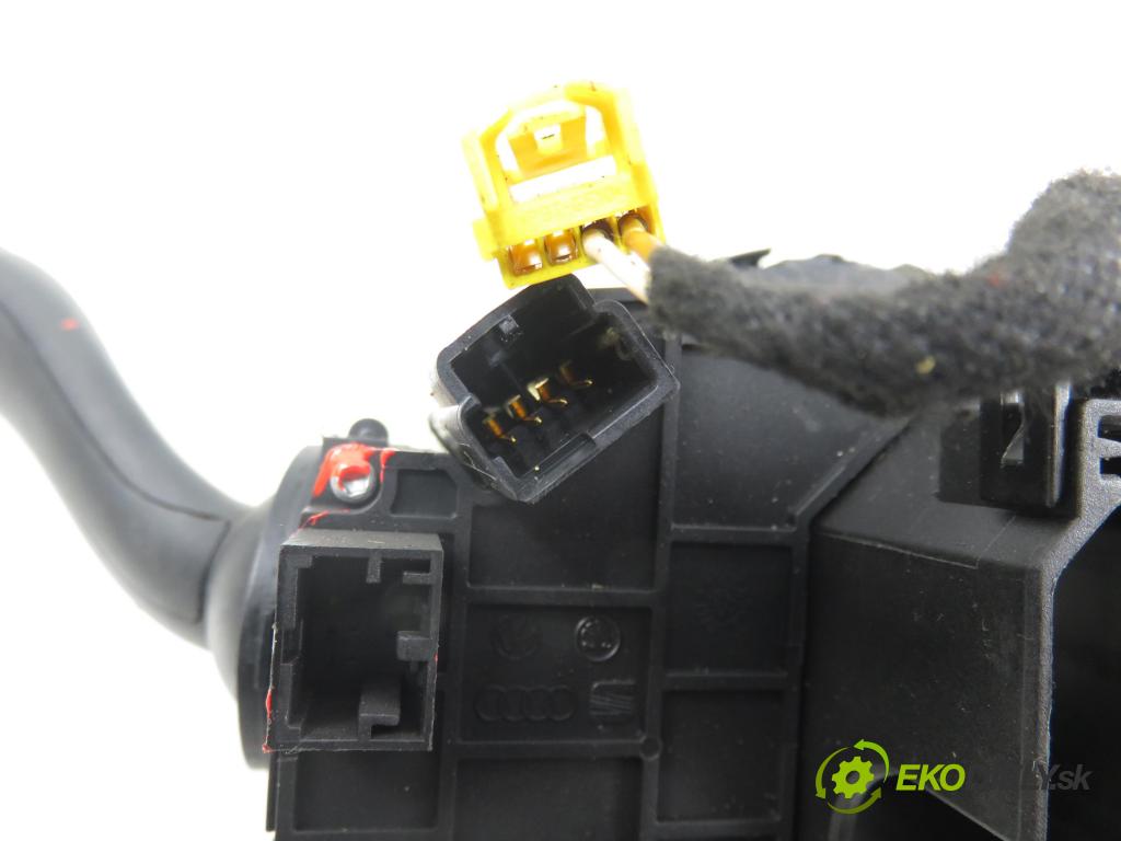 AUDI A4 (8E2, B6) SEDAN 2003 132,00 2.5 TDI V6 180 quattro - AKE 2496,00 páčka/prepínač 8E0953549N ; 8E9953541D