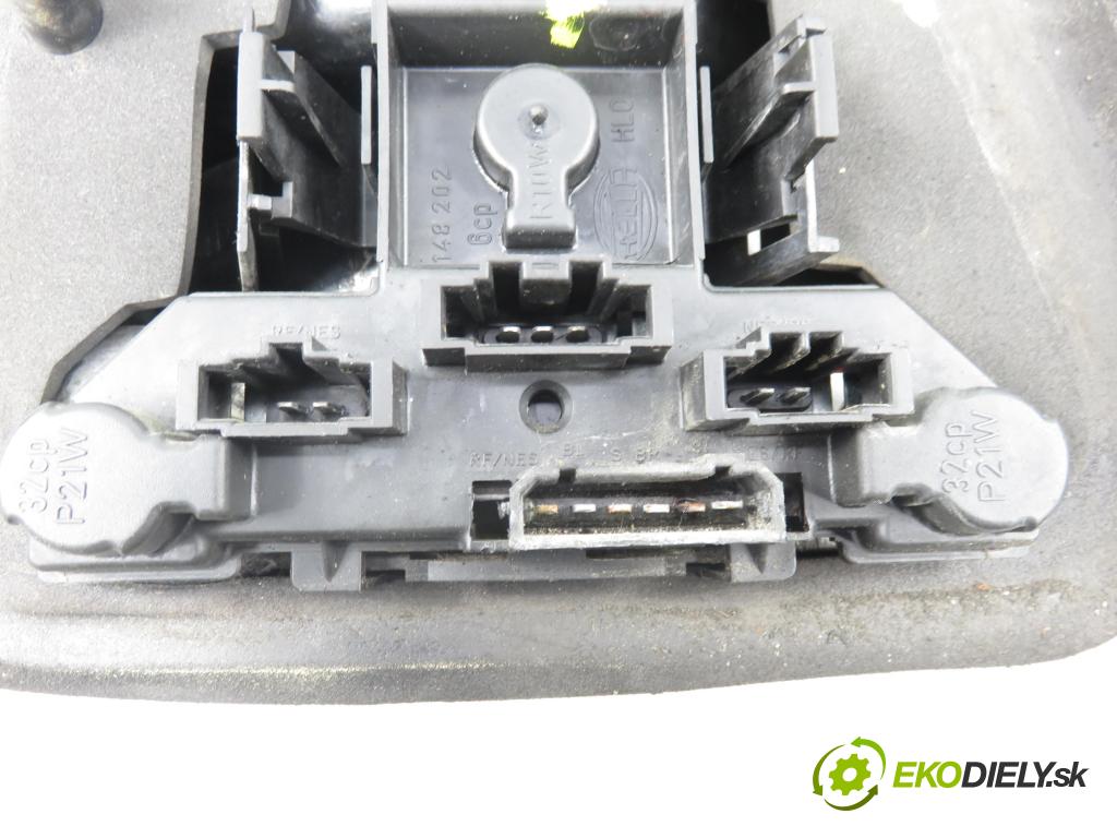 VW GOLF IV (1J1) HB 2001 66,00 1.9 TDI 90 - ALH 1896,00 svetla zadní část