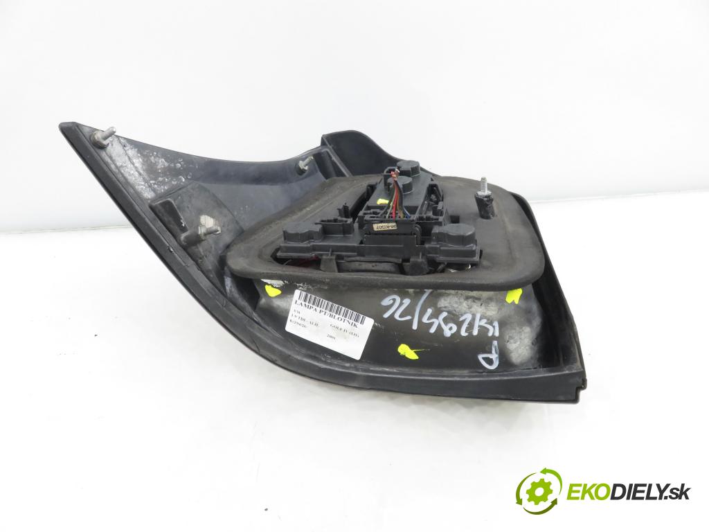 VW GOLF IV (1J1) HB 2001 66,00 1.9 TDI 90 - ALH 1896,00 svetla zadní část