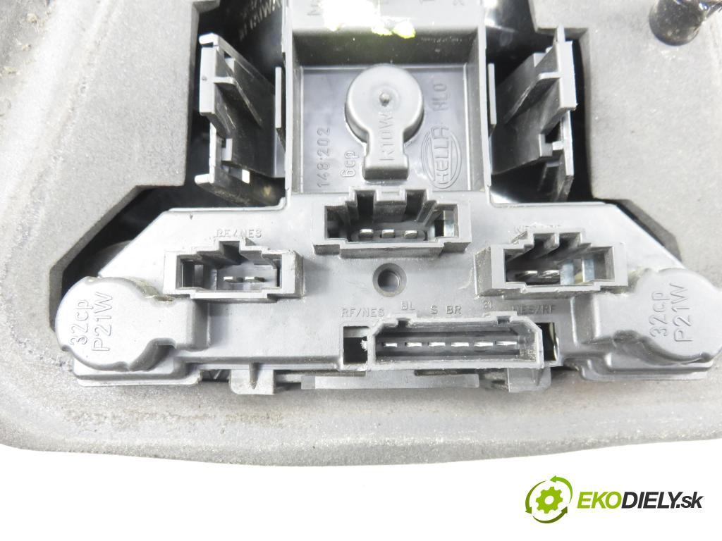 VW GOLF IV (1J1) HB 2001 66,00 1.9 TDI 90 - ALH 1896,00 svetla zadní část