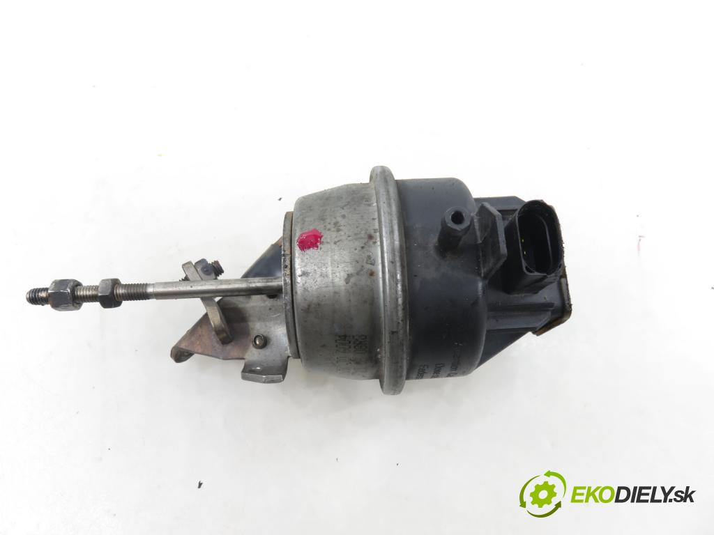 AUDI A4 Avant (8K5, B8) KOMBI 2008 105,00 2.0 TDI - CAGA 1968,00 Nastavovač turba  (Motorček ostatné)