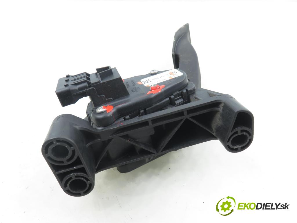 OPEL ASTRA G liftback (T98) HB 2002 62,00 1.6 8V - Z 16 SE 1598,00 Potenciometer plynu 9157998BK (Potenciometer plynového pedálu)