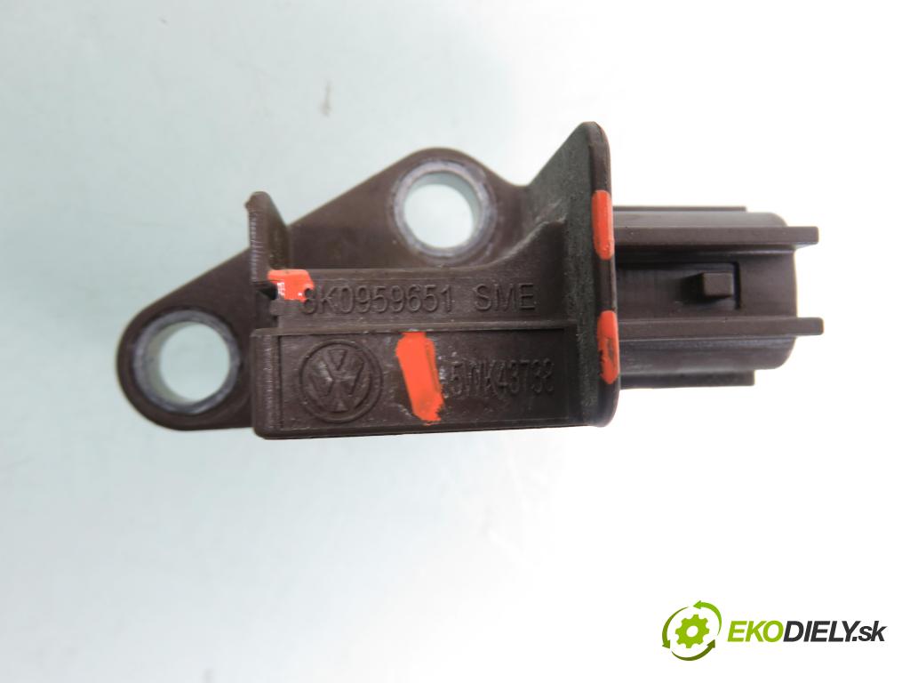 AUDI A5 (8T3) COUPE 2009 140,00 2.7 TDI - CGKA 2698,00 Snímač nárazu 5WK43738 ; 6K0959651 (Snímač nárazu)