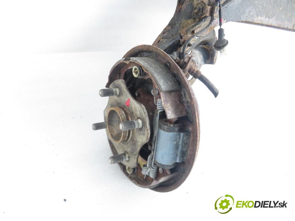 TOYOTA YARIS (_P1_) HB 2004 50,00 1.0 VVT- i 68 - 1SZ-FE 998,00 výztuha zadní část ABS