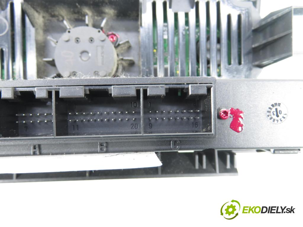 AUDI A3 (8P1) HB 2003 103,00 2.0 TDI PD 16V 140 1968,00 Panel topení KLIMATRONIK 8P0920043