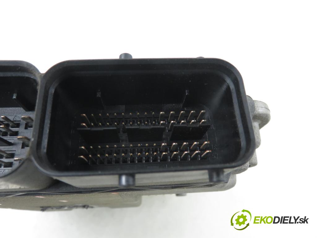 VW TOURAN (1T1, 1T2) MINIVAN 2004 74,00 1.9 TDI PD 100 - AVQ 1896,00 řídící jednotka motora 03G906016A ; 0281010731