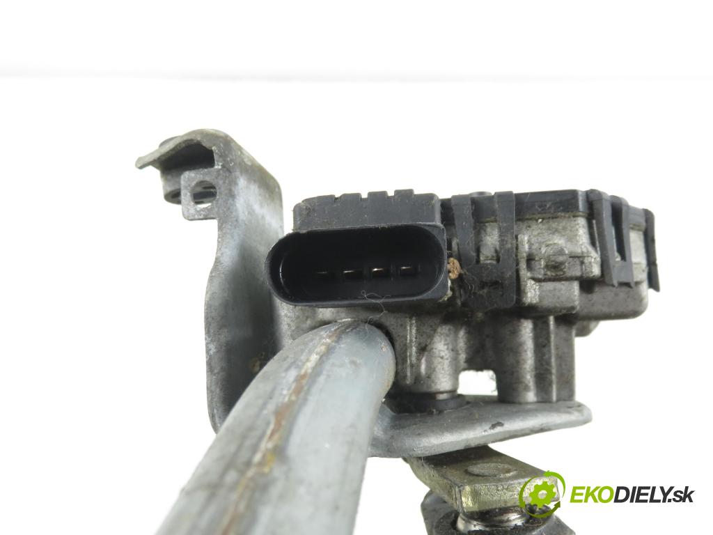 AUDI A4 (8E2, B6) SEDAN 2003 132,00 2.5 TDI V6 180 quattro - AKE 2496,00 MECHANISMUS/ motorek stěračů 0390241509 ; 8E1955119