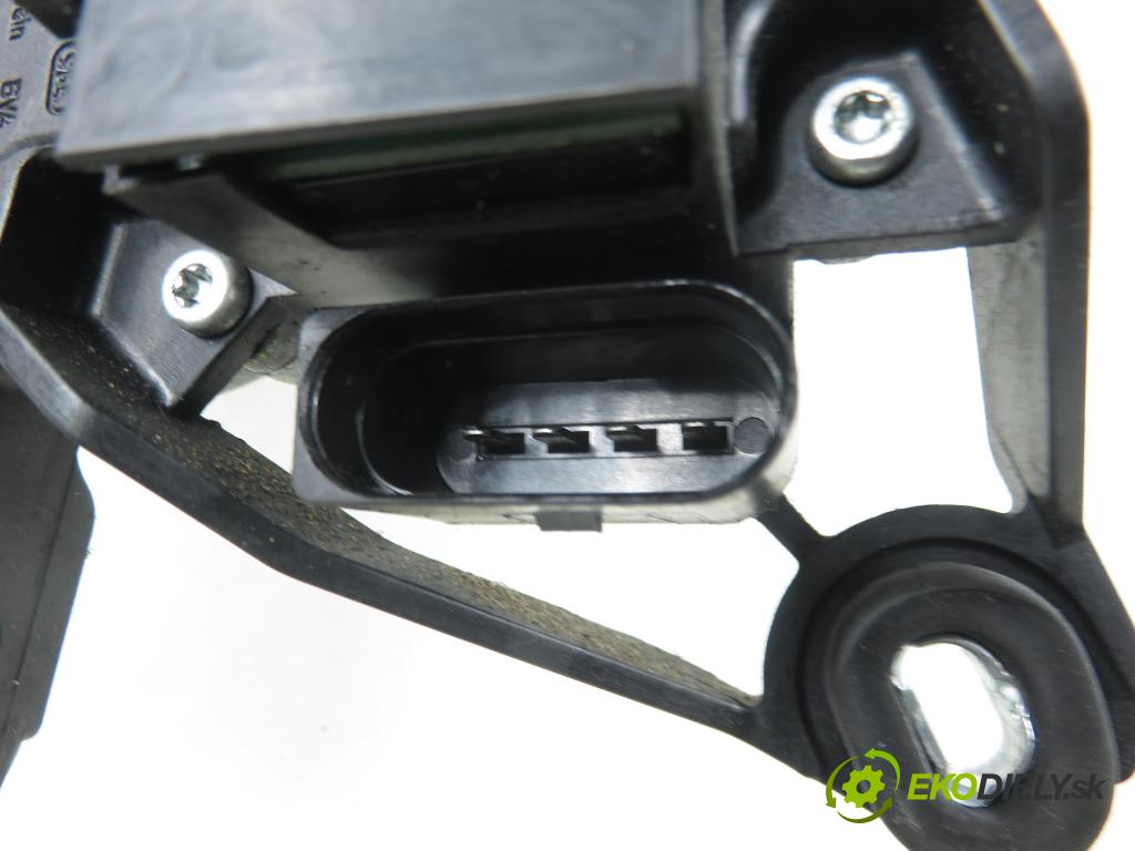 VW TOURAN (1T1, 1T2) MINIVAN 2004 74,00 1.9 TDI PD 100 - AVQ 1896,00 motorek stěrače ZADNÍ: 1T0955711A ; 0390201585