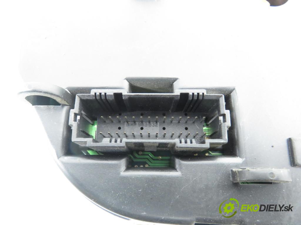 VW GOLF III Variant (1H5) KOMBI 1997 55,00 1.8 - ANN 1781,00 Prístrojovka elektrický 1H0919860C ; 354001002