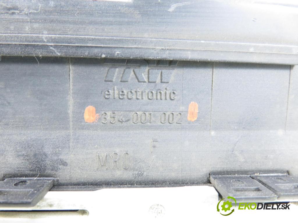 VW GOLF III Variant (1H5) KOMBI 1997 55,00 1.8 - ANN 1781,00 Prístrojovka elektrický 1H0919860C ; 354001002