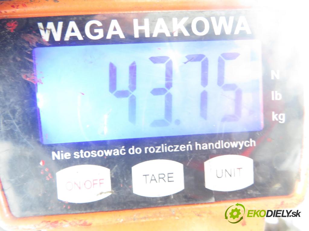 VW GOLF IV (1J1) HB 2000 74,00 1.6 - AKL 1595,00 výztuha zadní část ABS