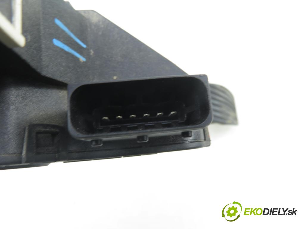 OPEL CORSA D (S07) HB 2010 70,00 1.3 CDTI - Z 13 DTE 1248,00 Potenciometer plynu 13305804 (Potenciometer plynového pedálu)