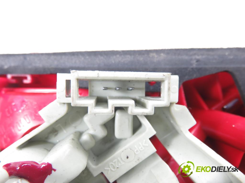 AUDI A5 (8T3) COUPE 2009 140,00 2.7 TDI - CGKA 2698,00 světlo levé zadní kufr 8T0945093