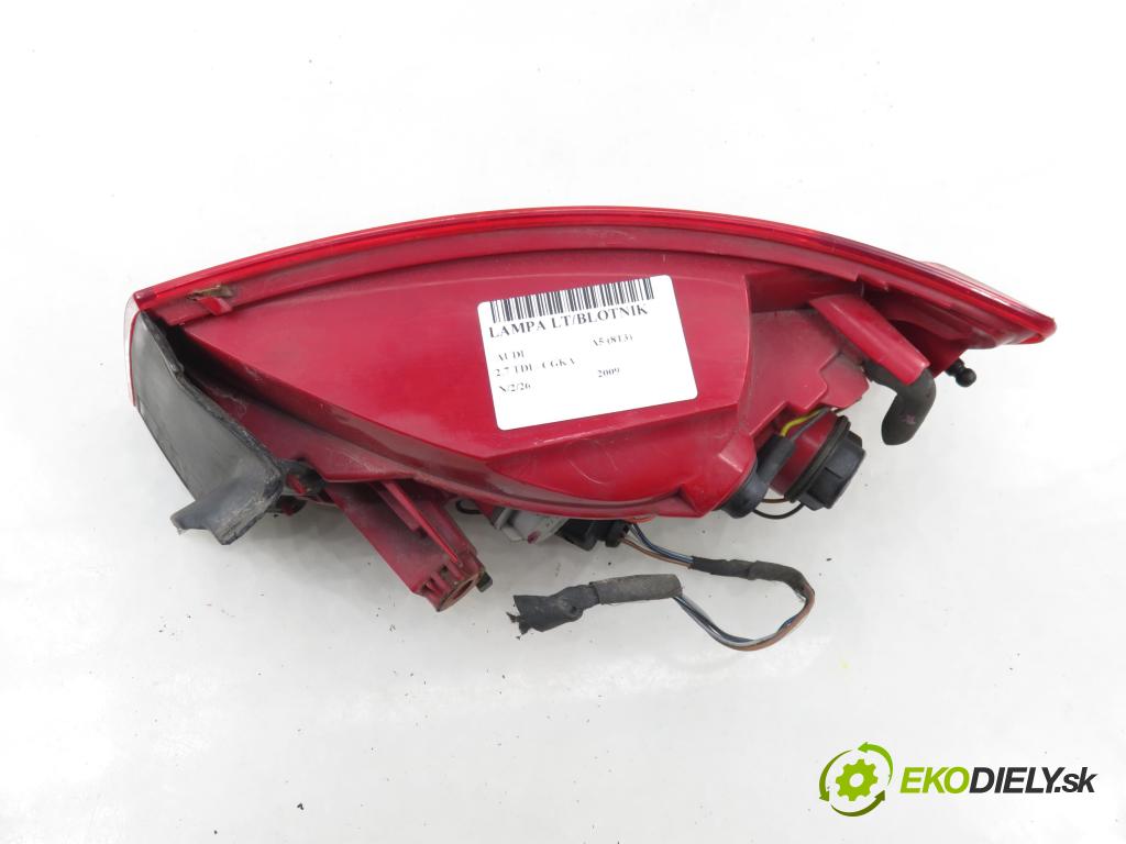 AUDI A5 (8T3) COUPE 2009 140,00 2.7 TDI - CGKA 2698,00 světlo levé zadní 8T0945095
