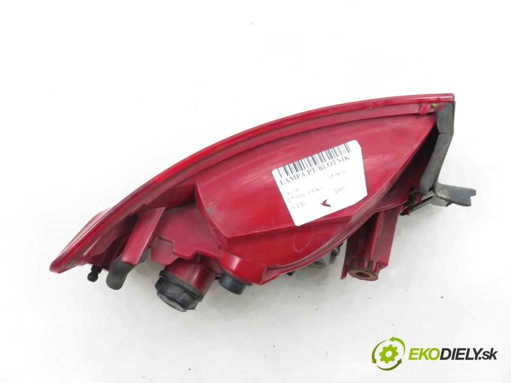 AUDI A5 (8T3) COUPE 2009 140,00 2.7 TDI - CGKA 2698,00 světlo pravé zadní 8T0945096