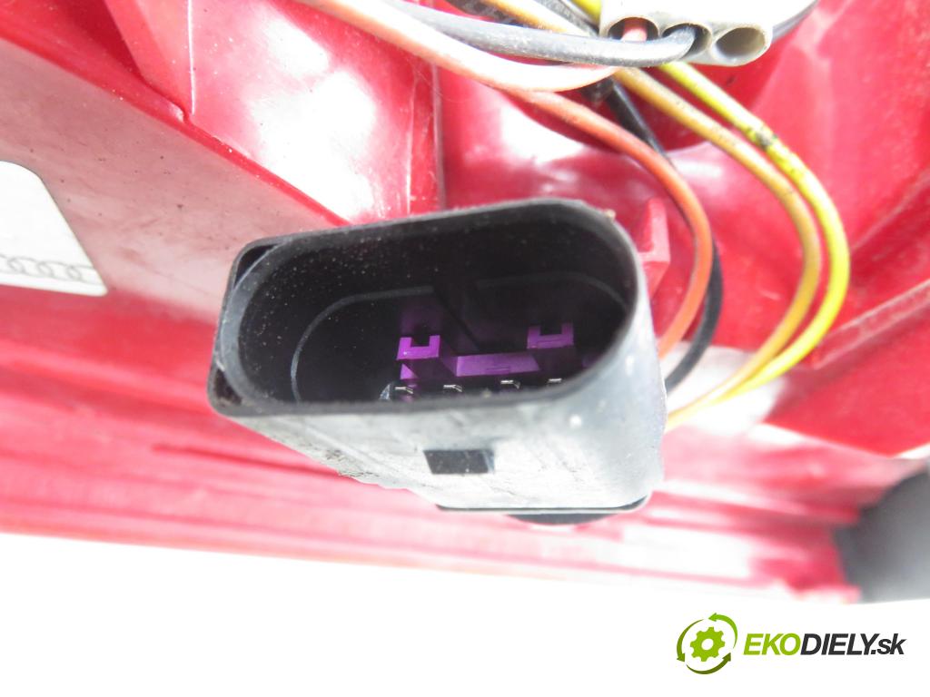 AUDI A5 (8T3) COUPE 2009 140,00 2.7 TDI - CGKA 2698,00 světlo pravé zadní 8T0945096