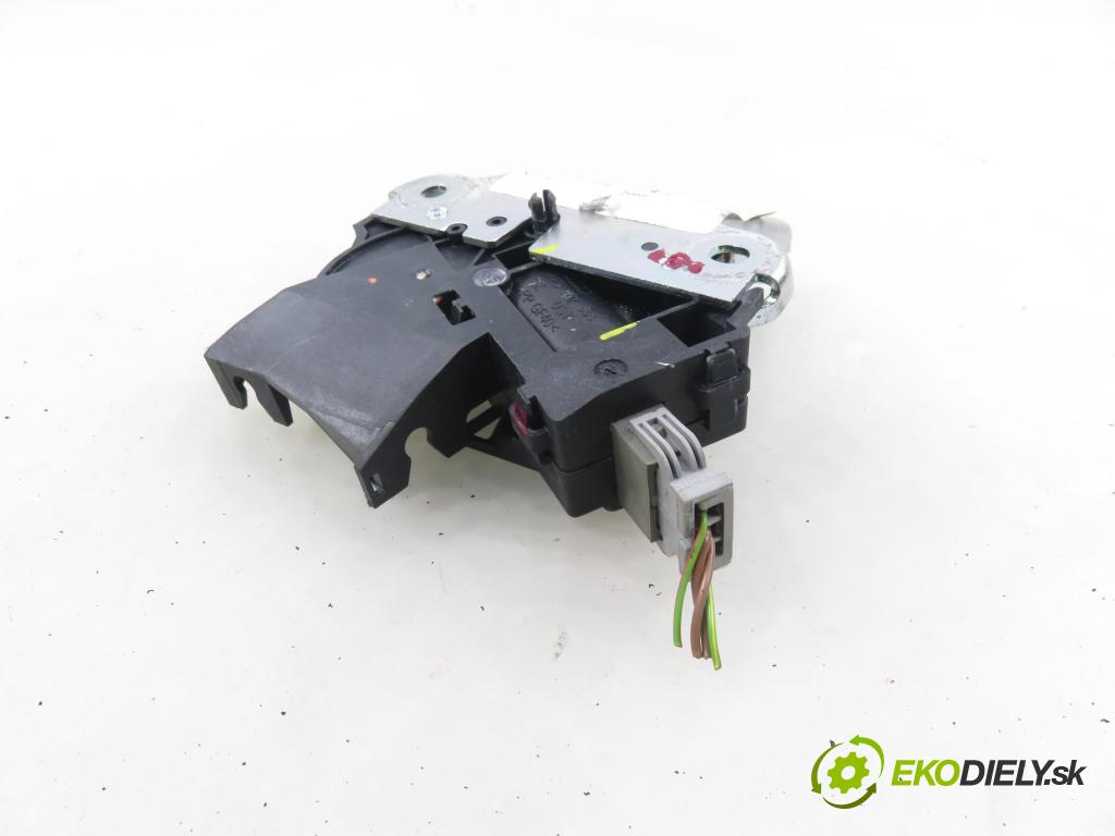 AUDI A5 (8T3) COUPE 2009 140,00 2.7 TDI - CGKA 2698,00 zámok dverí kufor 4F5827505D