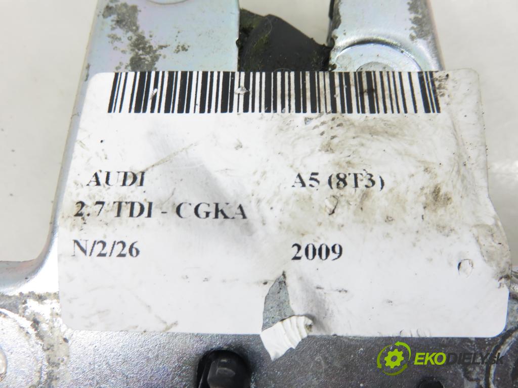 AUDI A5 (8T3) COUPE 2009 140,00 2.7 TDI - CGKA 2698,00 zámok dverí kufor 4F5827505D