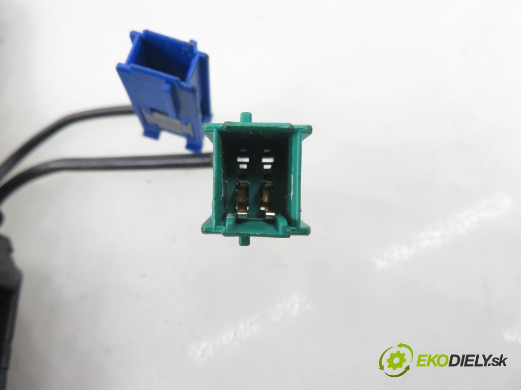 OPEL CORSA D (S07) HB 2010 70,00 1.3 CDTI - Z 13 DTE 1248,00 zapínače pásů PŘEDNÍ: 13286178