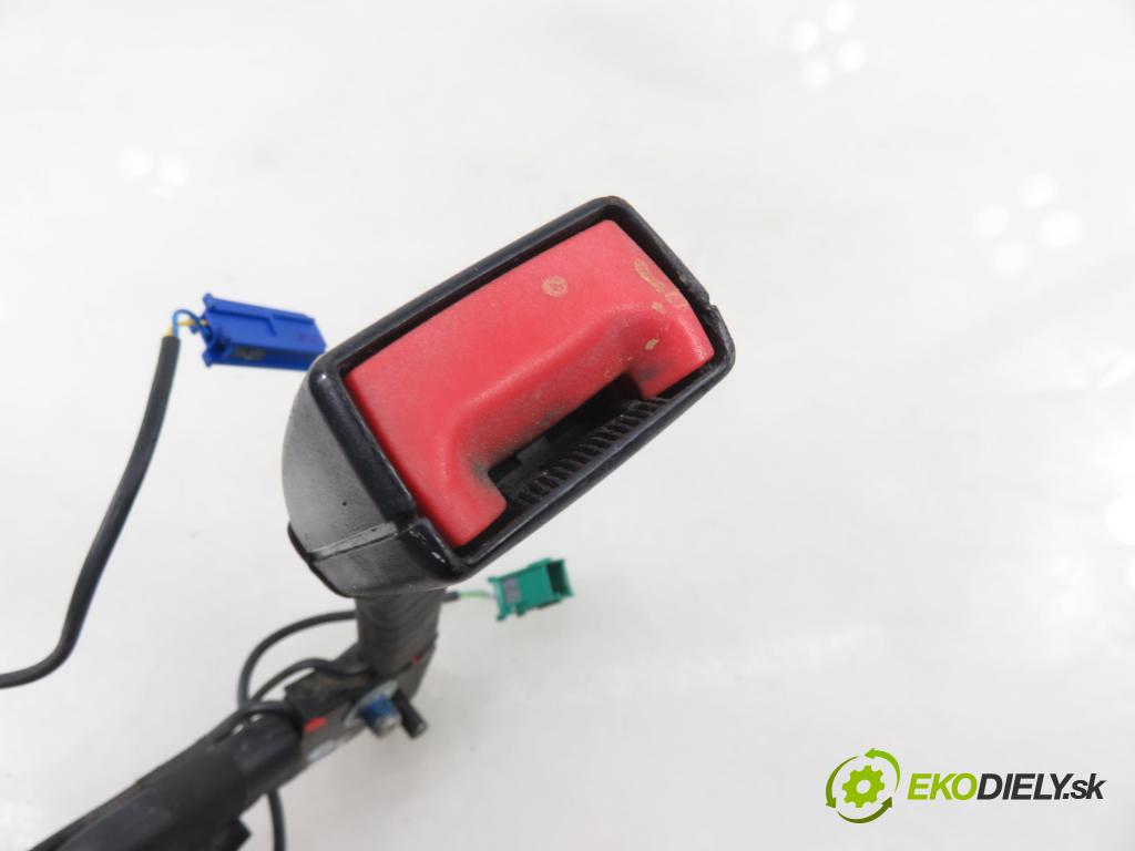 OPEL CORSA D (S07) HB 2010 70,00 1.3 CDTI - Z 13 DTE 1248,00 zapínače pásů PŘEDNÍ: 13286178