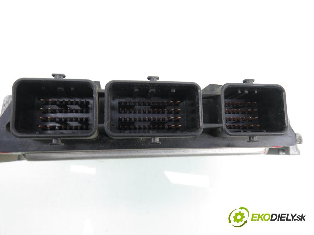 RENAULT GRAND SCENIC II (JM0/1_) MINIVAN 2006 0,00 1.9 dCi (JM15) - F9Q E 804 1870,00 řídící jednotka motora 0281012589 ; 8200527725