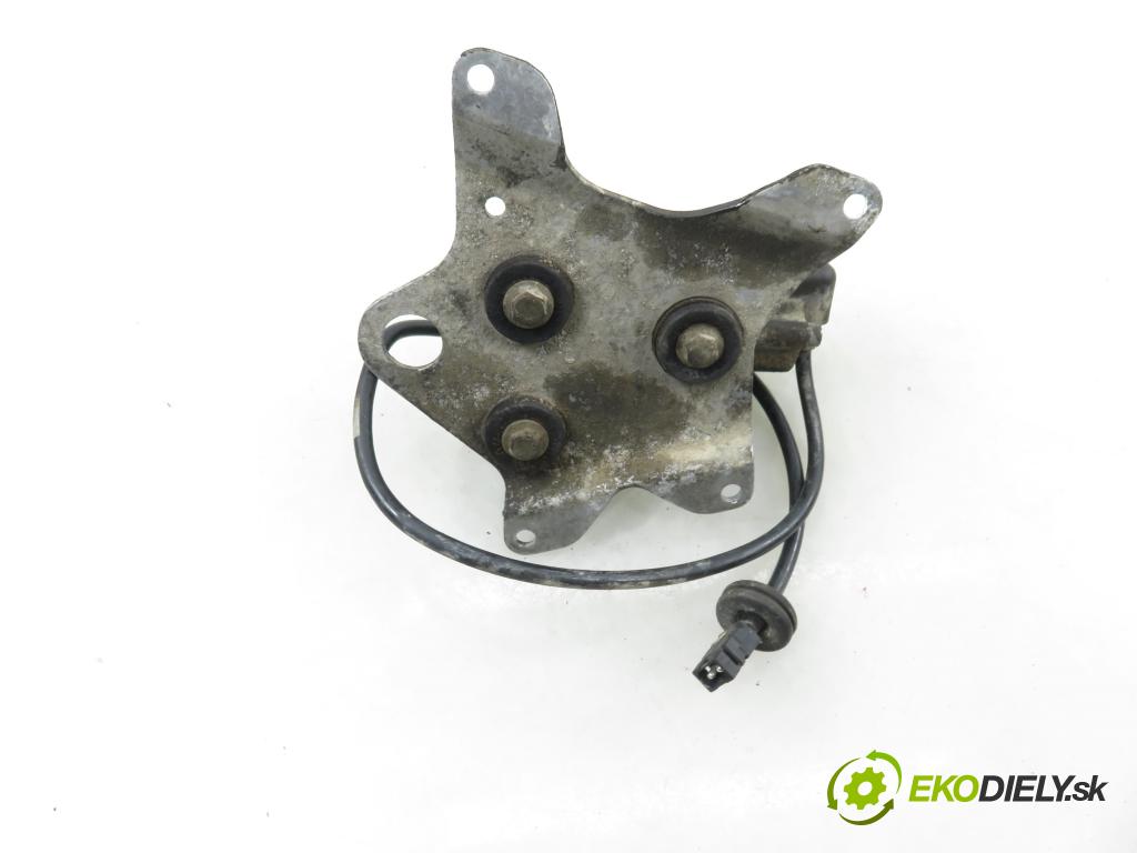 MERCEDES-BENZ Sedan (W124) SEDAN 1992 100,00 200 E (124.019) - M 111.940 1998,00 VENTIL: brzdy 1243505057