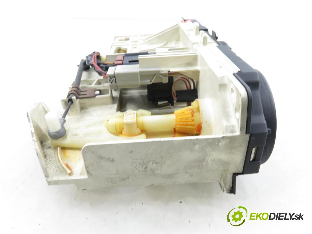 HONDA CIVIC VII Hatchback (EU, EP, EV) HB 2001 66,00 1.4 iS (EP1) 90 - D14Z6 1396,00 Panel topení KLIMATIZACE: 79500S6DG010M1