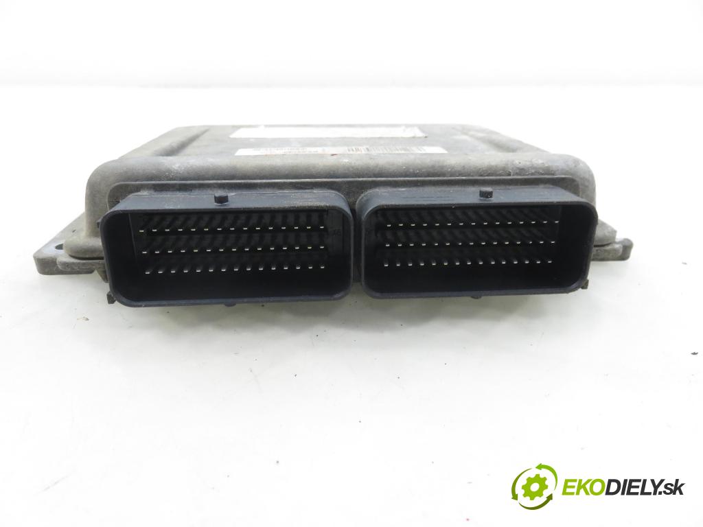 RENAULT SCENIC I (JA0/1_) MINIVAN 2002 0,00 1.6 - K4M 708 1598,00 Riadiaca jednotka Motor S118301113 ; 8200214973 ; 8200080285