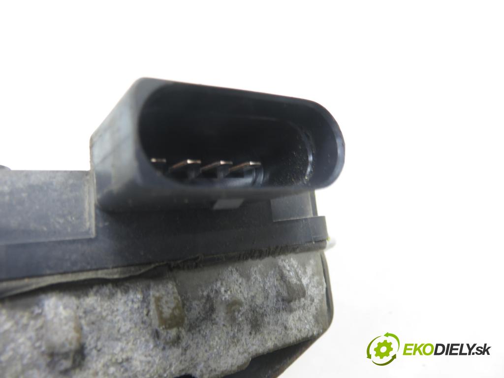 VW TOURAN (1T1, 1T2) MINIVAN 2004 74,00 1.9 TDI PD 100 - AVQ 1896,00 Mechanizmus stieračov predný 1T0955120 ; 0390241718 (Motorček stieračov predný)